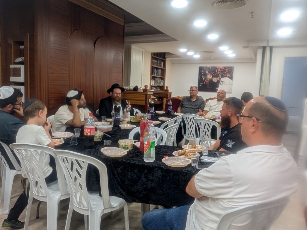 ערב לימוד לגברים בבית חב״ד רובע לכיש